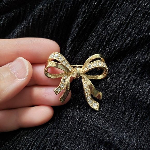 Vintage Bow Gold Tone with Rhinestone Pin Brooch - Picture 1 of 8